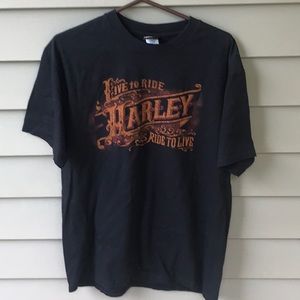 Find the closest saloon in Santa Fe so you can enjoy a drink and a ride. NWOT